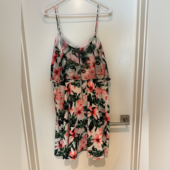 Vince Camuto Size 8 - Picture 2 of 4